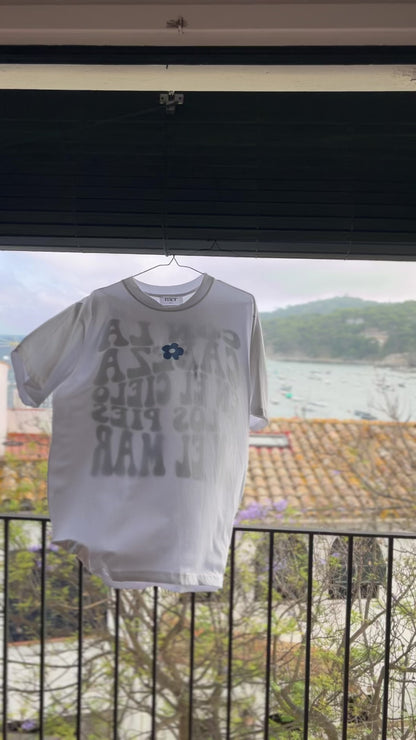 Camiseta blanca flor